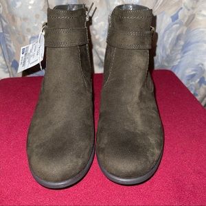 Unisa Womens Pendy Booties Block Heel (Dark Olive)